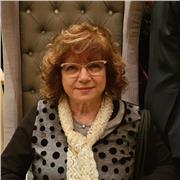 Se siete in difficolta' con italiano alle scuole medie ,o alla scuola primaria,potrei darvi una o in pensione come insegnante di scuola dell ' infanzia.ho una maturita' classica e triennio di lettere moderne e biennio di pedagogia. Due volte alla settiman